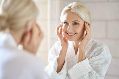 Efeito lifting e otimo para a rotina de skincare que deseja a pele firme por mais tempo, ja que da sustentacao e renovacao a pele flacida!