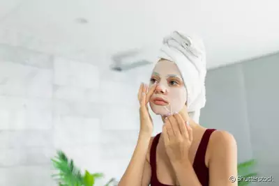 Produto Mascara Mineral 89 de Vichy em destaque, com fundo de agua mineral