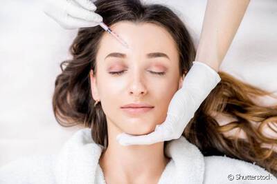 Mulher fazendo botox
