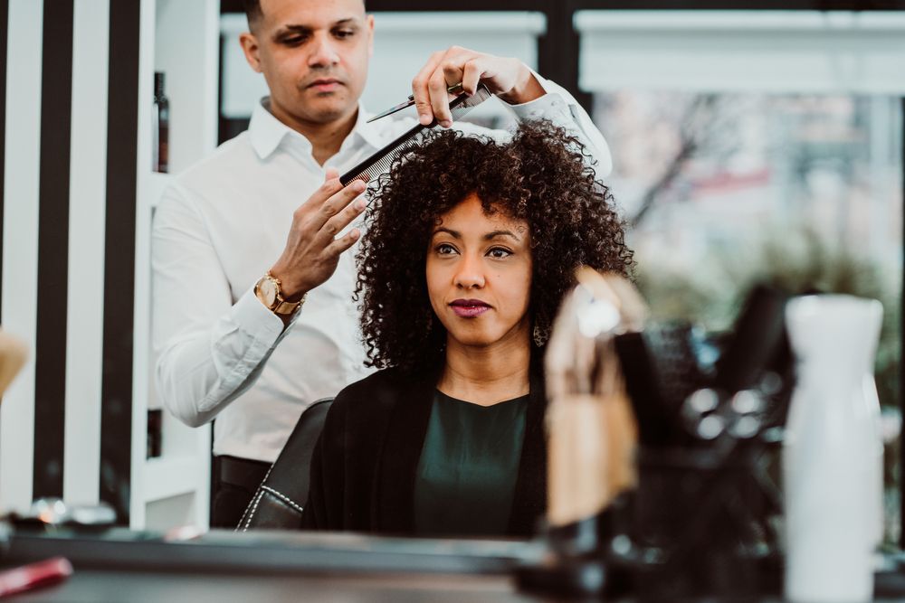 Conheca os cuidados com o cabelo crespo que nao podem ficar de fora!