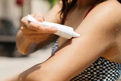 Veja como esse produto consegue evitar as manchas solares