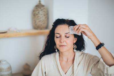 Aprenda quais sao os cuidados com a pele durante a menopausa