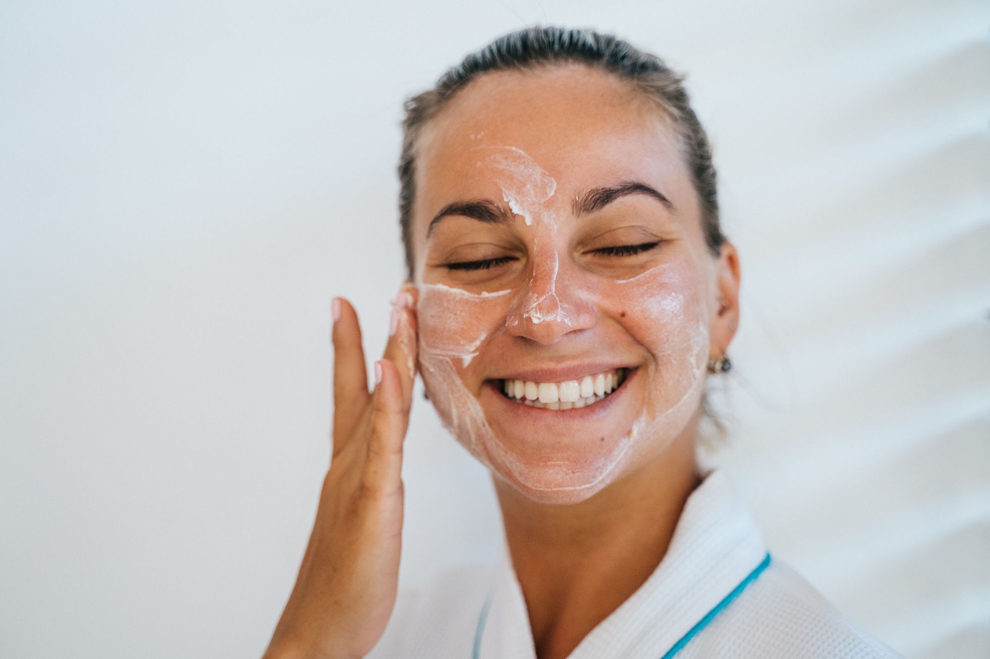 Conheca os beneficios de incluir o protetor solar para o rosto na sua rotina de skincare