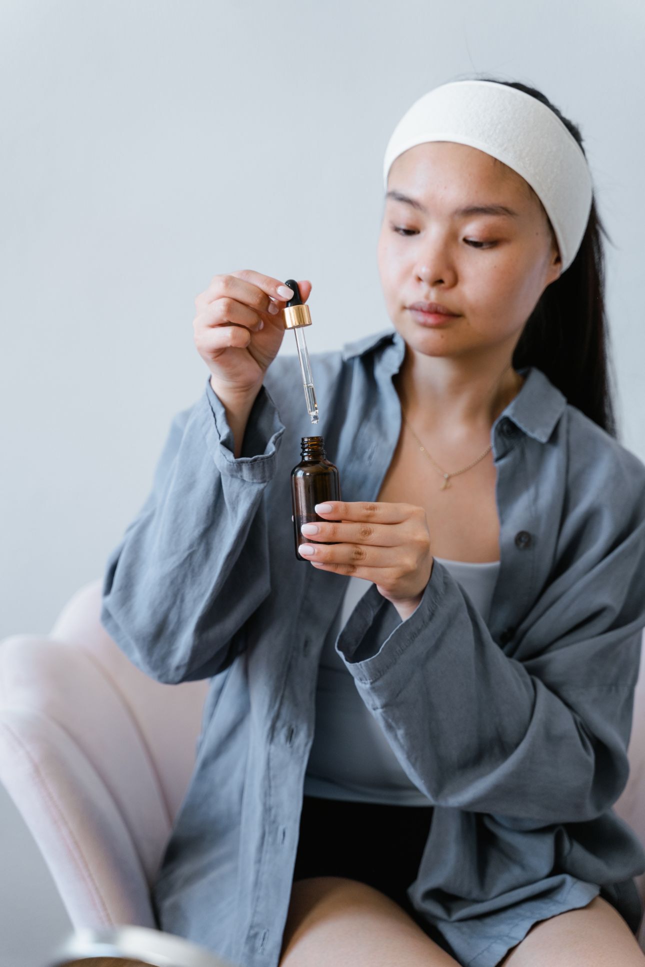 Veja como os retinoides ajudam no tratamento de cravos e espinhas