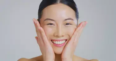 Mulher apos o uso de tecnologia coreana