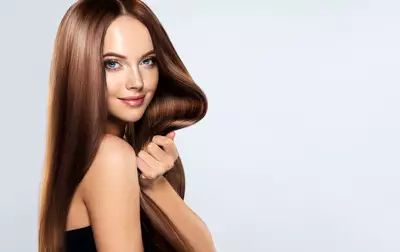Mulher com cabelo liso