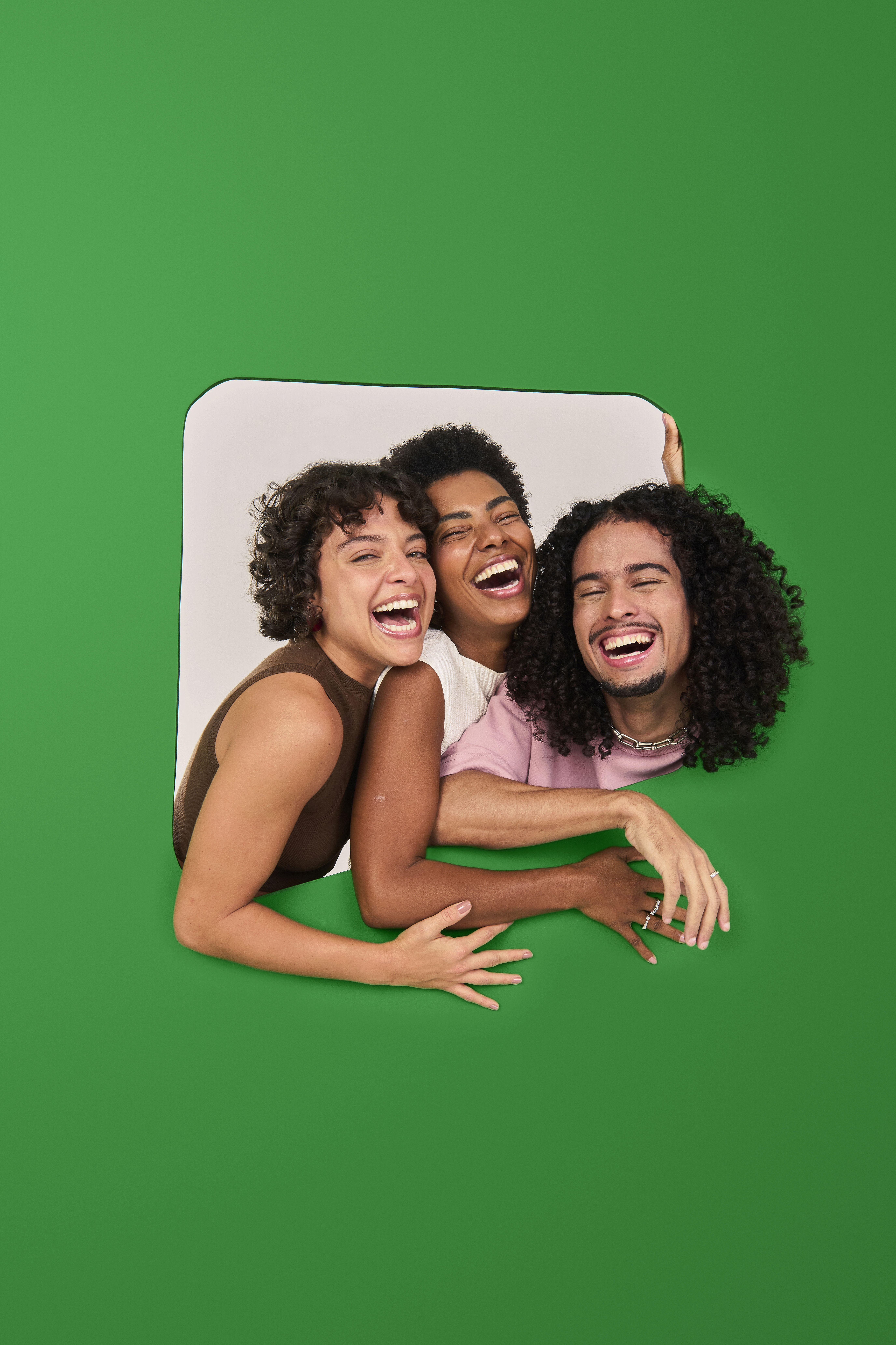 Banner com grupo de pessoas de diferentes etnias representando o novo Drmaclub