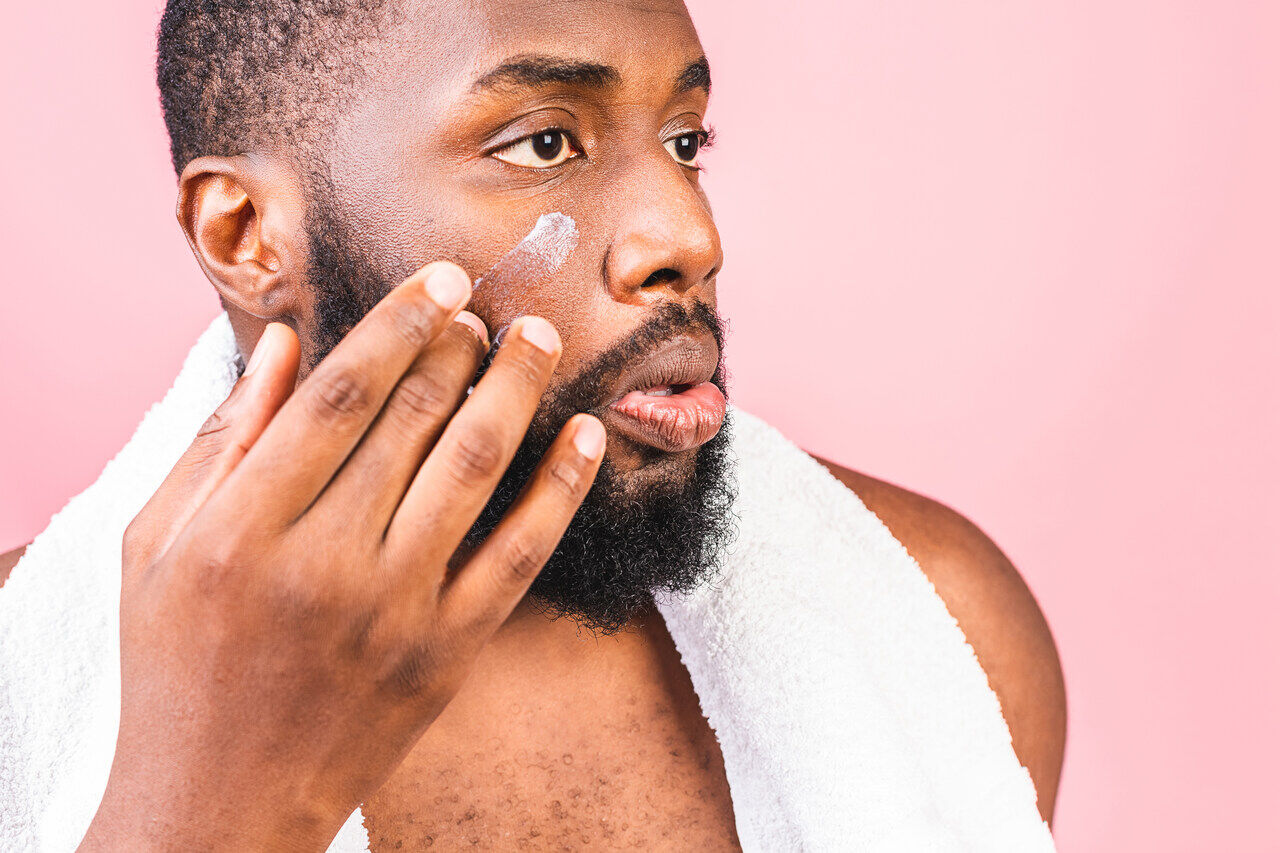 homem com pele mista