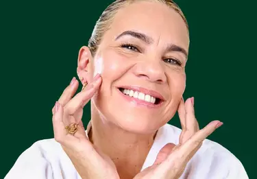 Homem com manchas na pele