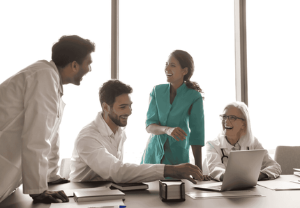Imagem representando a equipe Dermaclub, com especialistas de diferentes areas