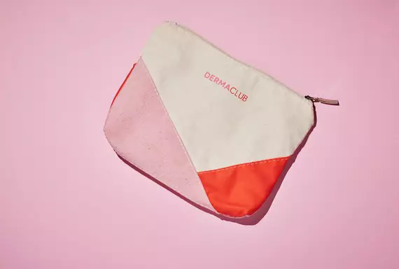 Necessaire com produtos de skincare para resgate no Dermaclub
