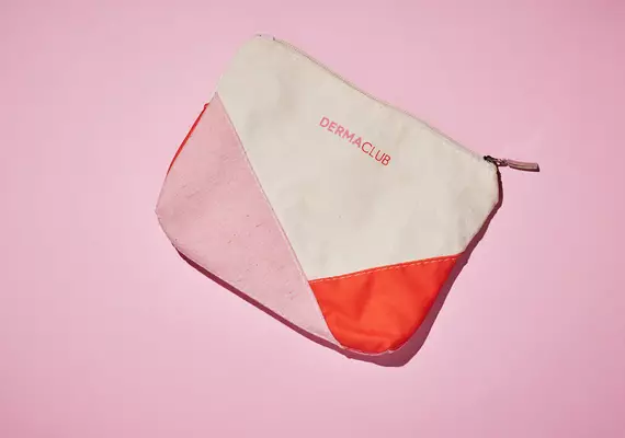 Necessaire com produtos de skincare para resgate no Dermaclub