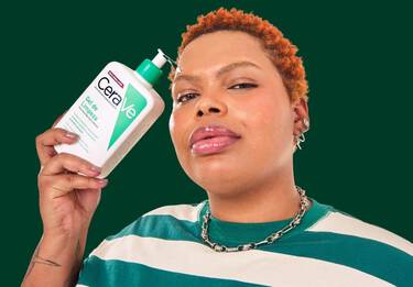 Mulher com cabelo crespo