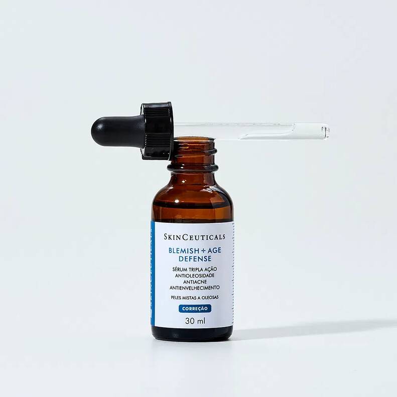 A embalagem do Blemish+ Age Defense SkinCeuticals