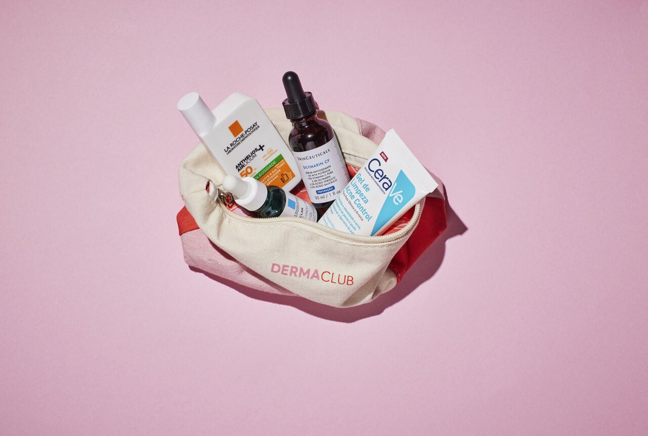 Produtos dentro da necessaire do Dermaclub