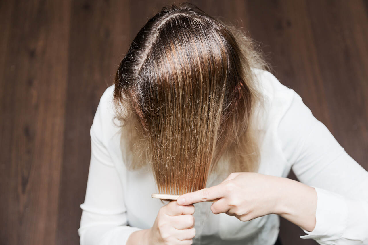 Mulher penteado cabelo com estilo Morena da Recessão