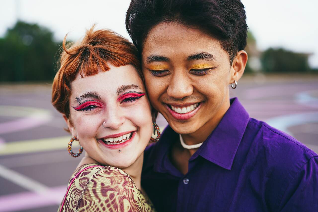 Mulher e homem com maquiagem de Carnaval